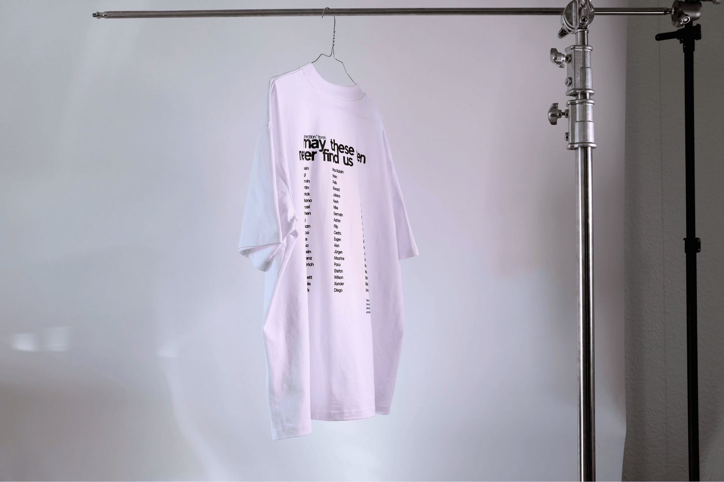 Oversize T-Shirt "May These Men Never Find Us"
