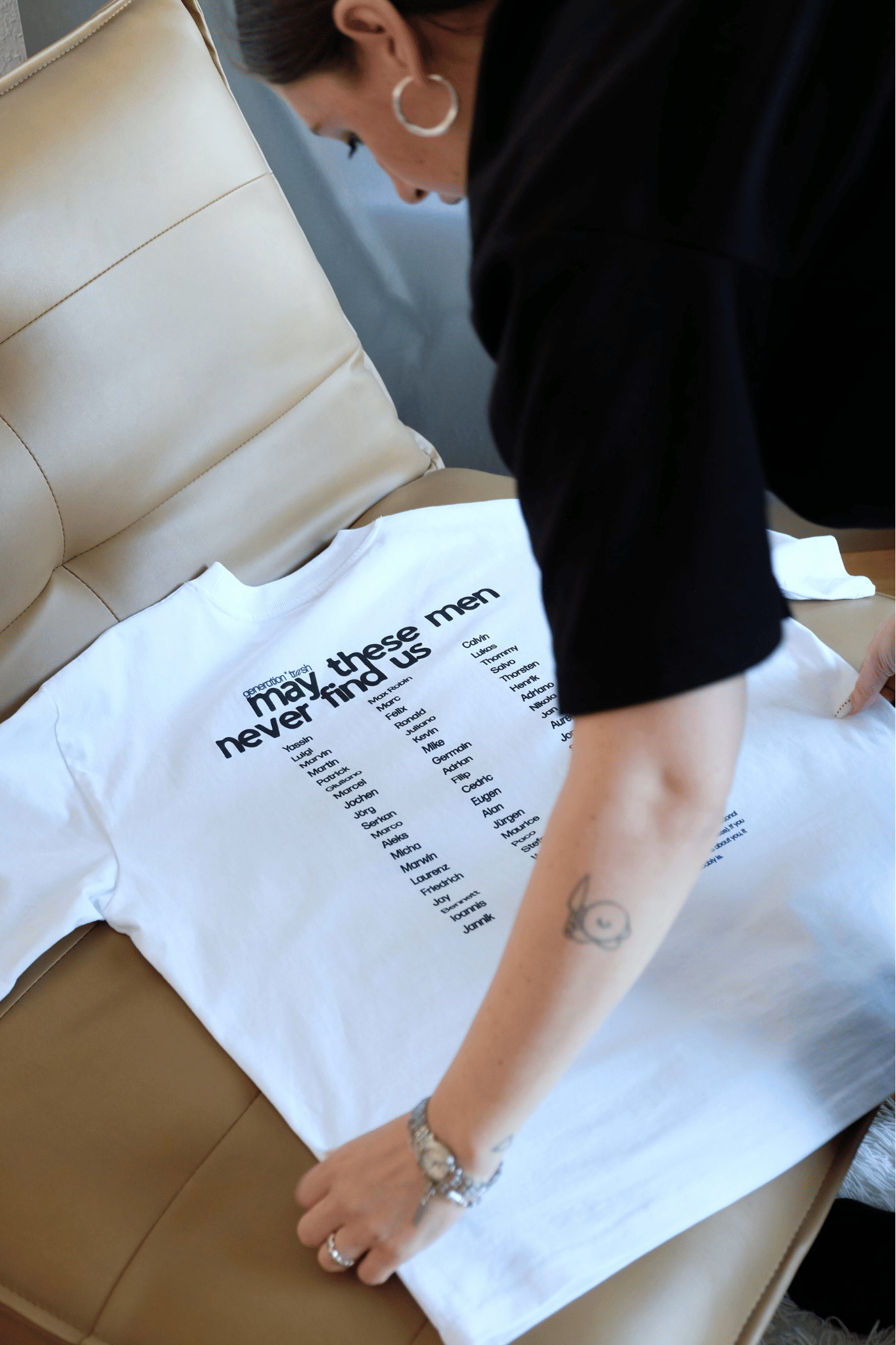 Oversize T-Shirt "May These Men Never Find Us"